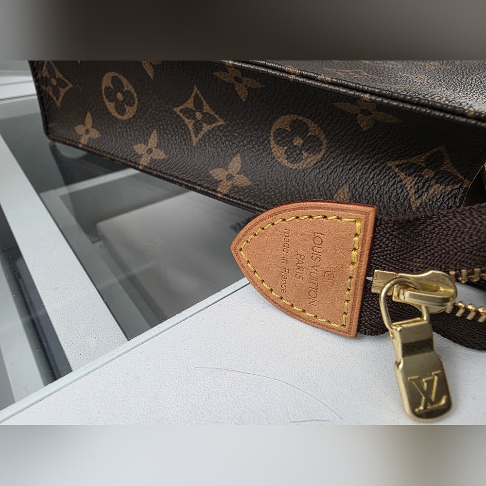 Louis Vuitton Monogram Toiletry 28 - Picture 4 of 10